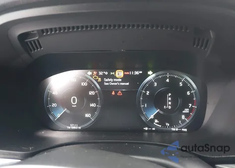 2021 Volvo Xc60 T5 Momentum z USA, uszkodzony, nr VIN YV4102RKXM1759014